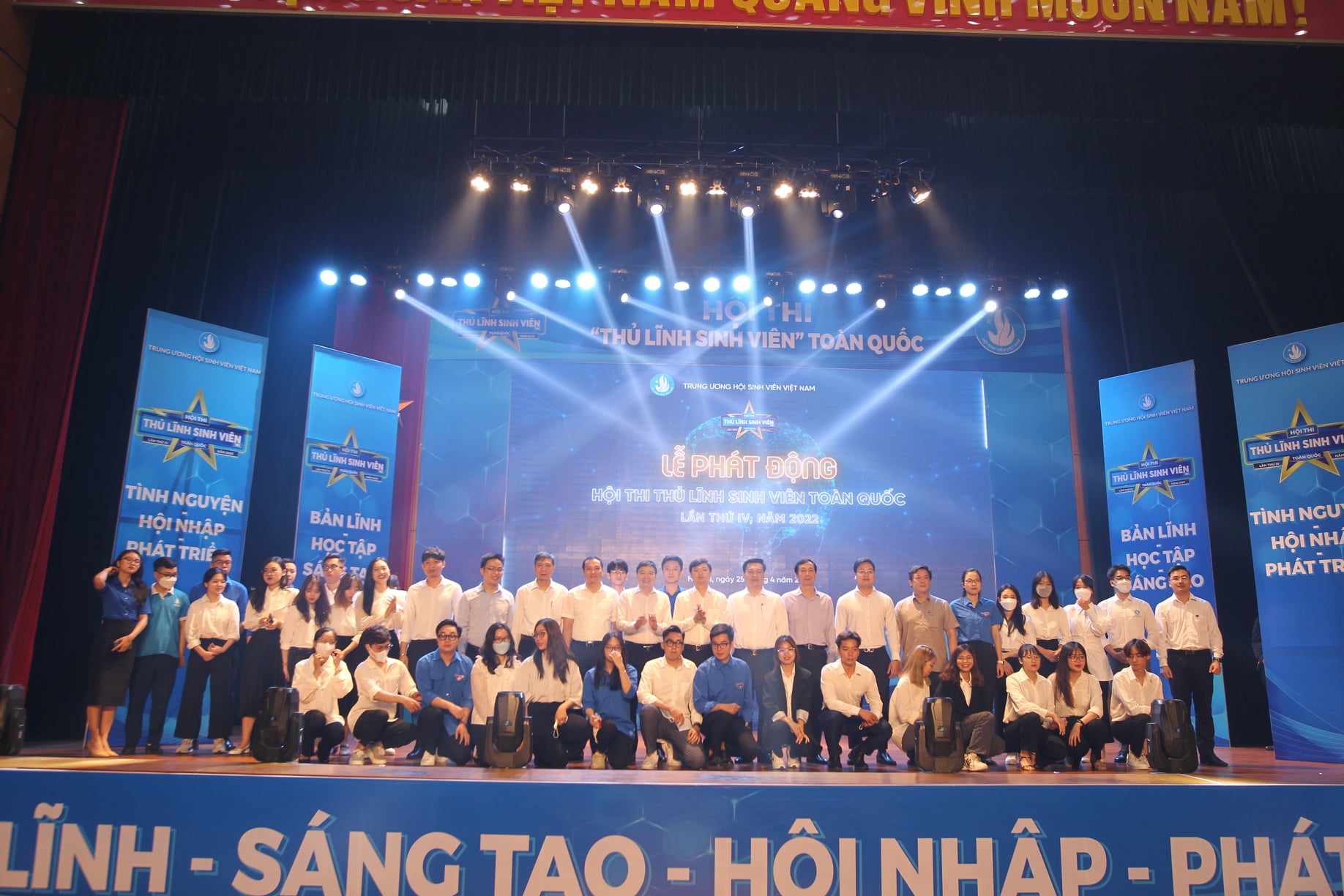 hoạt động ngoại kho&aacute; sinh vi&ecirc;n