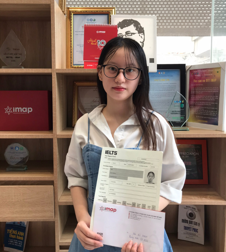 Nữ sinh sợ nhất phần viết nhưng nhờ gi&aacute;o vi&ecirc;n tận t&igrave;nh n&ecirc;n đ&atilde; đạt 7.5 IELTS