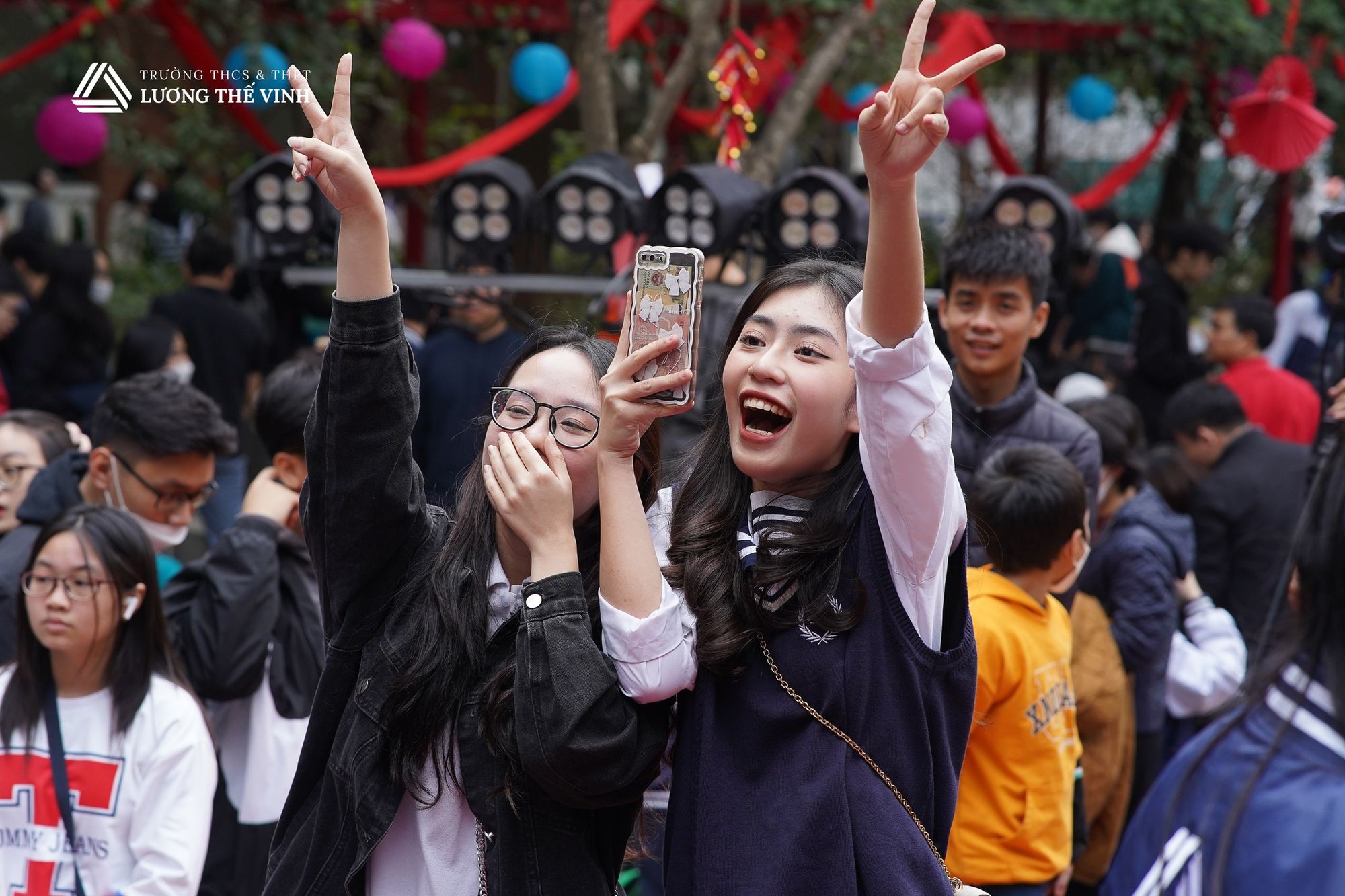 học sinh vui cười