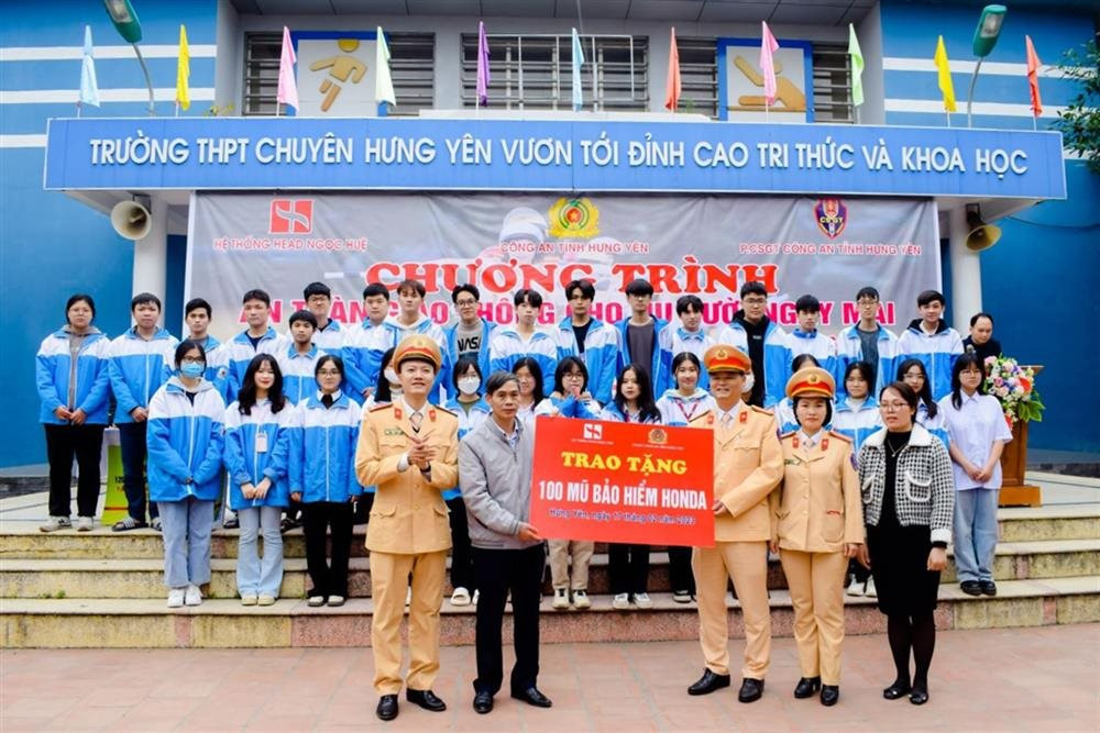 Hoạt động về ATGT của trường Chuyên Hưng Yên