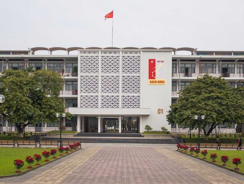 đại học b&aacute;ch khoa h&agrave; nội cổng trường