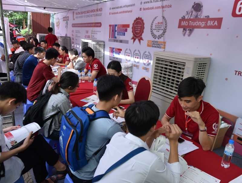 đại học b&aacute;ch khoa h&agrave; nội sinh vi&ecirc;n