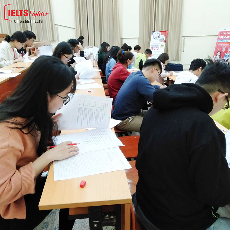 Thi thử IELTS đại học Thương Mại - IELTS Fighter 5
