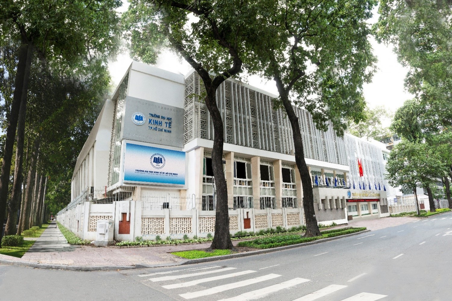 trường đại học kinh tế hồ ch&iacute; minh