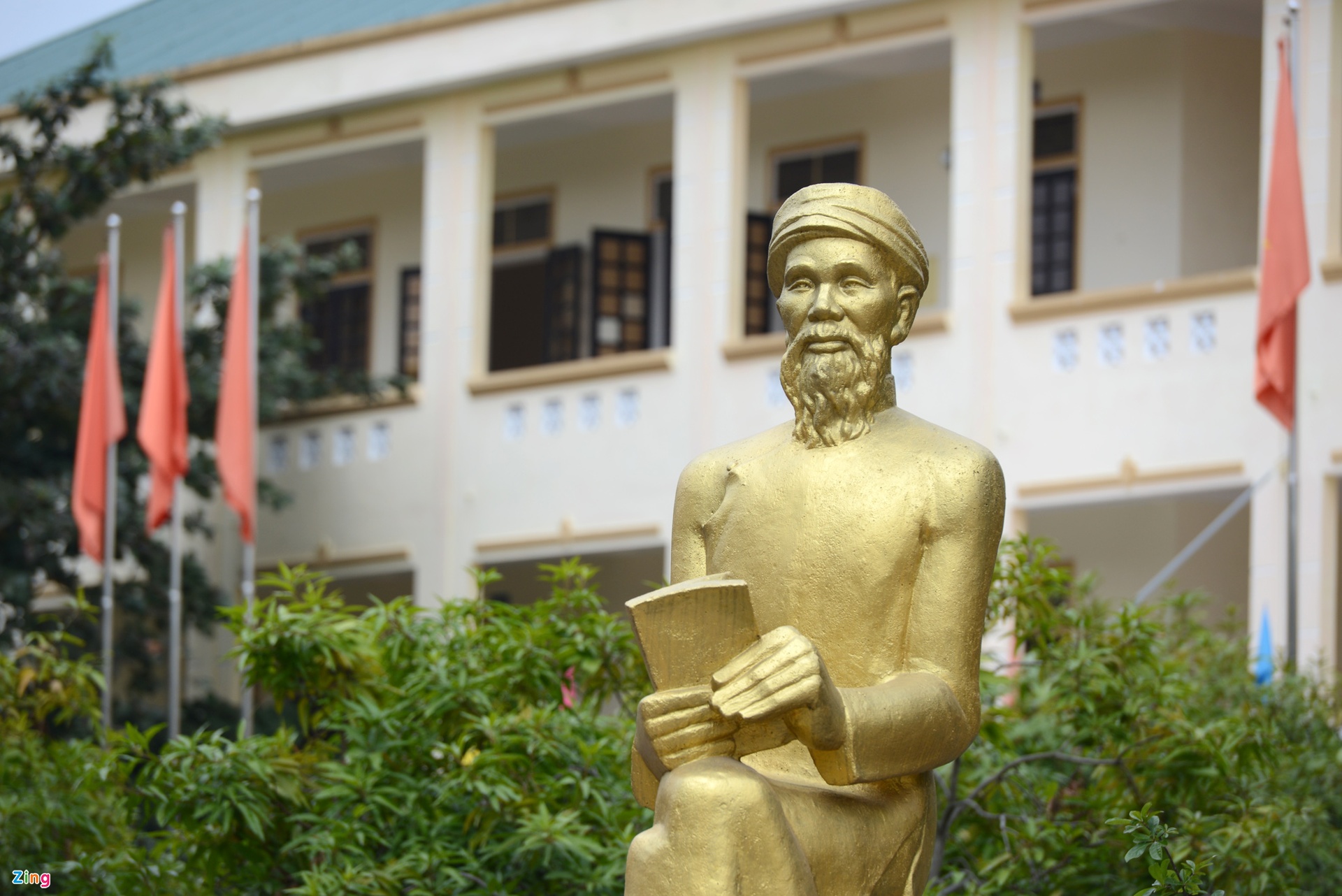 s&acirc;n trường THPT Phan Bội Ch&acirc;u