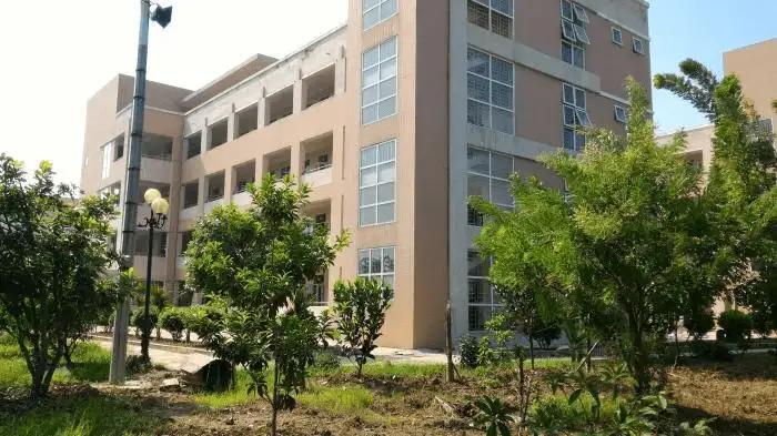 THPT Thạch B&agrave;n