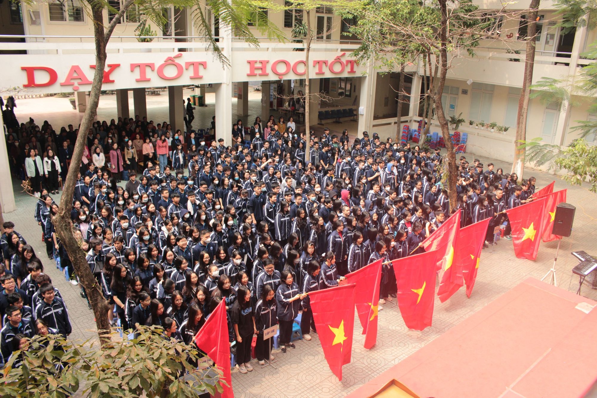 Hoạt động chào cờ của CNN