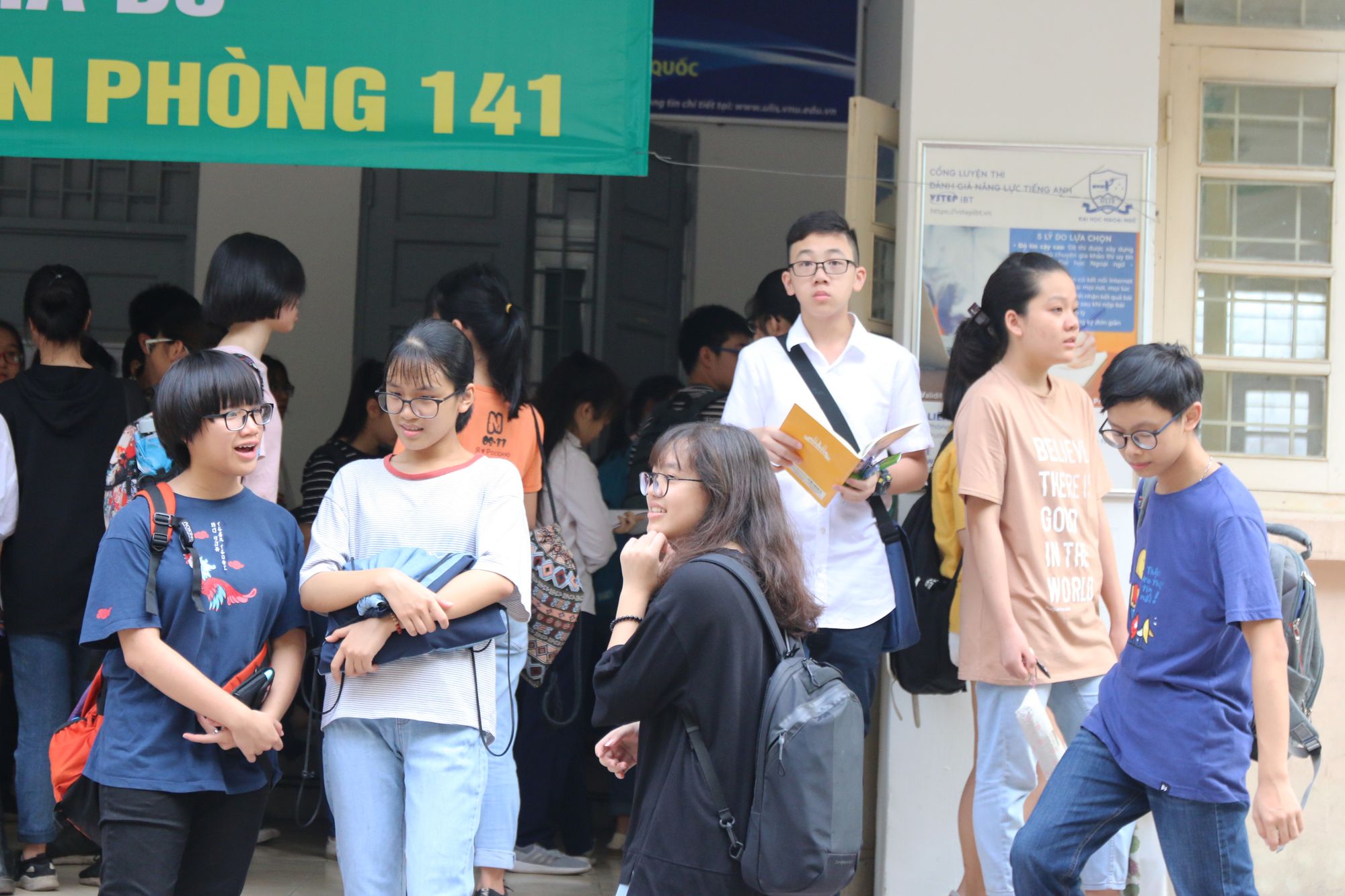 Thí sinh đến dự tuyển