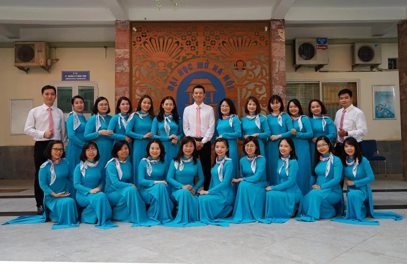 Giảng vi&ecirc;n trường Đại học Mở H&agrave; Nội