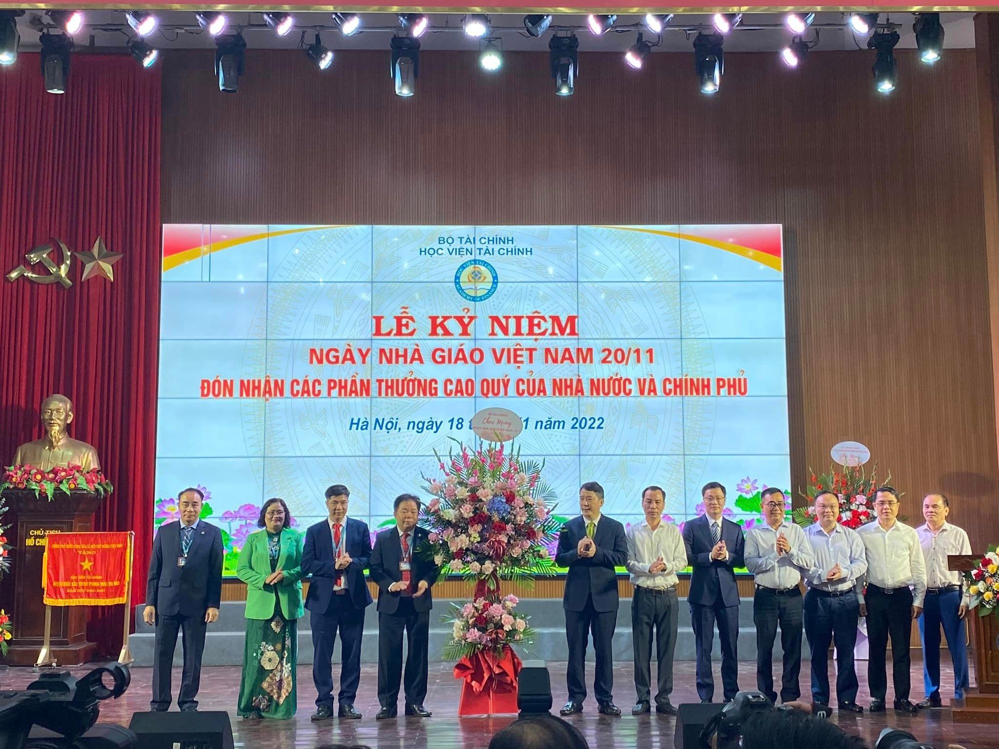 thầy c&ocirc; học viện t&agrave;i ch&iacute;nh