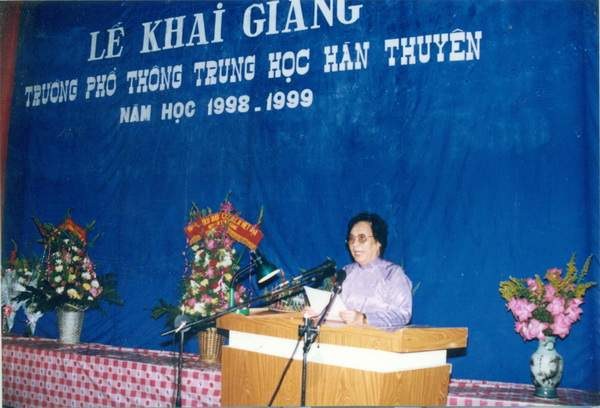 Lễ Khai giảng THPT H&agrave;n Thuy&ecirc;n năm 1965