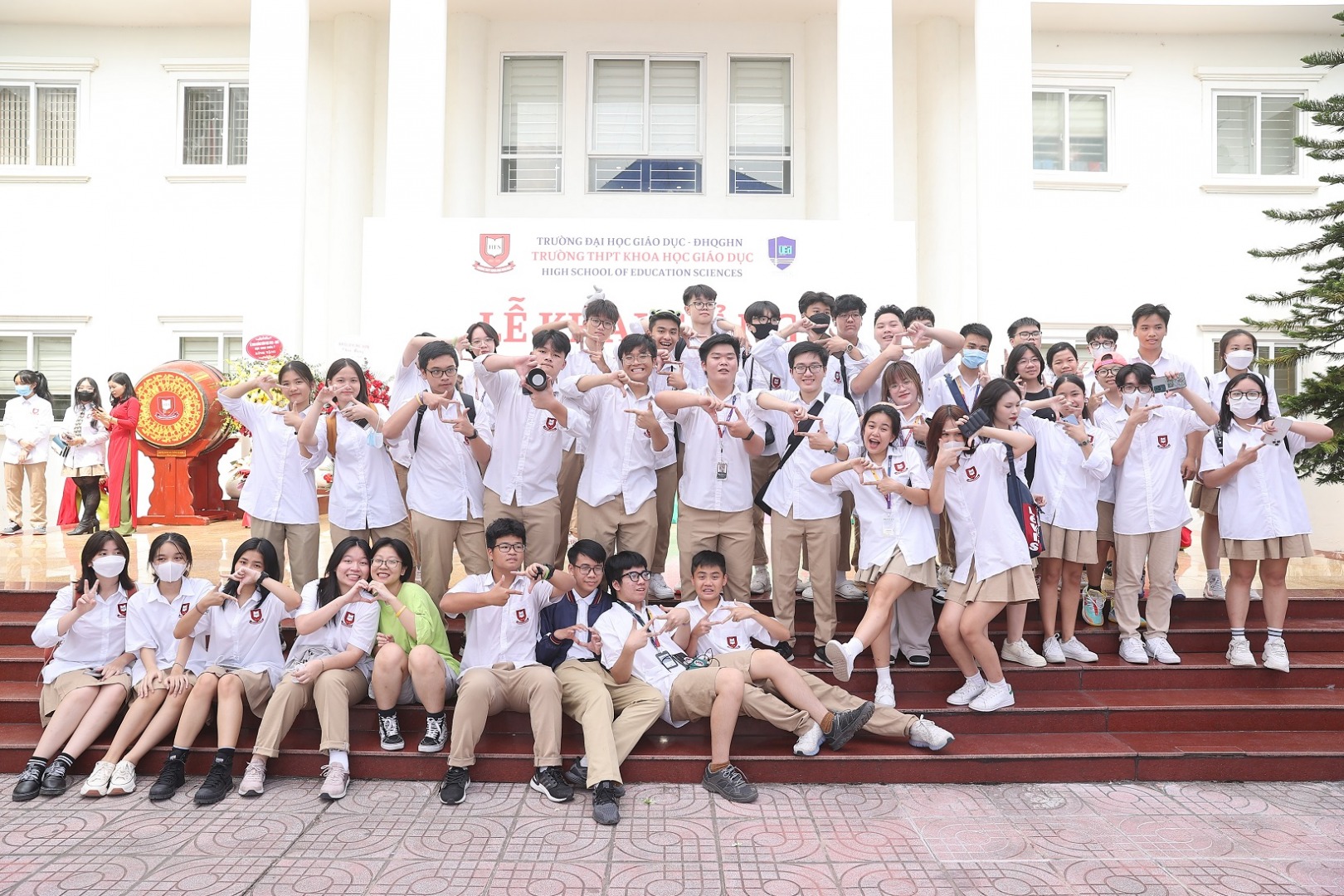 học sinh trường HES