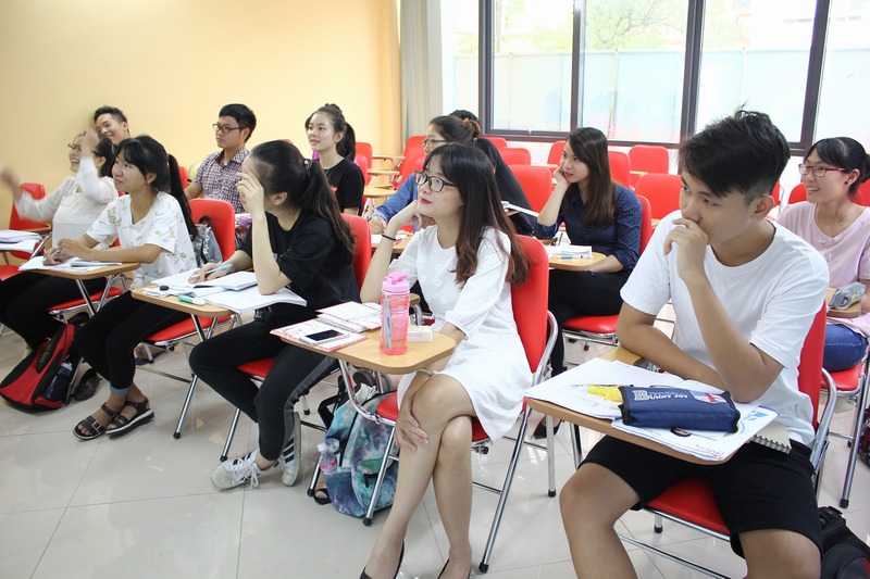 Học viên học lớp Foundation F70