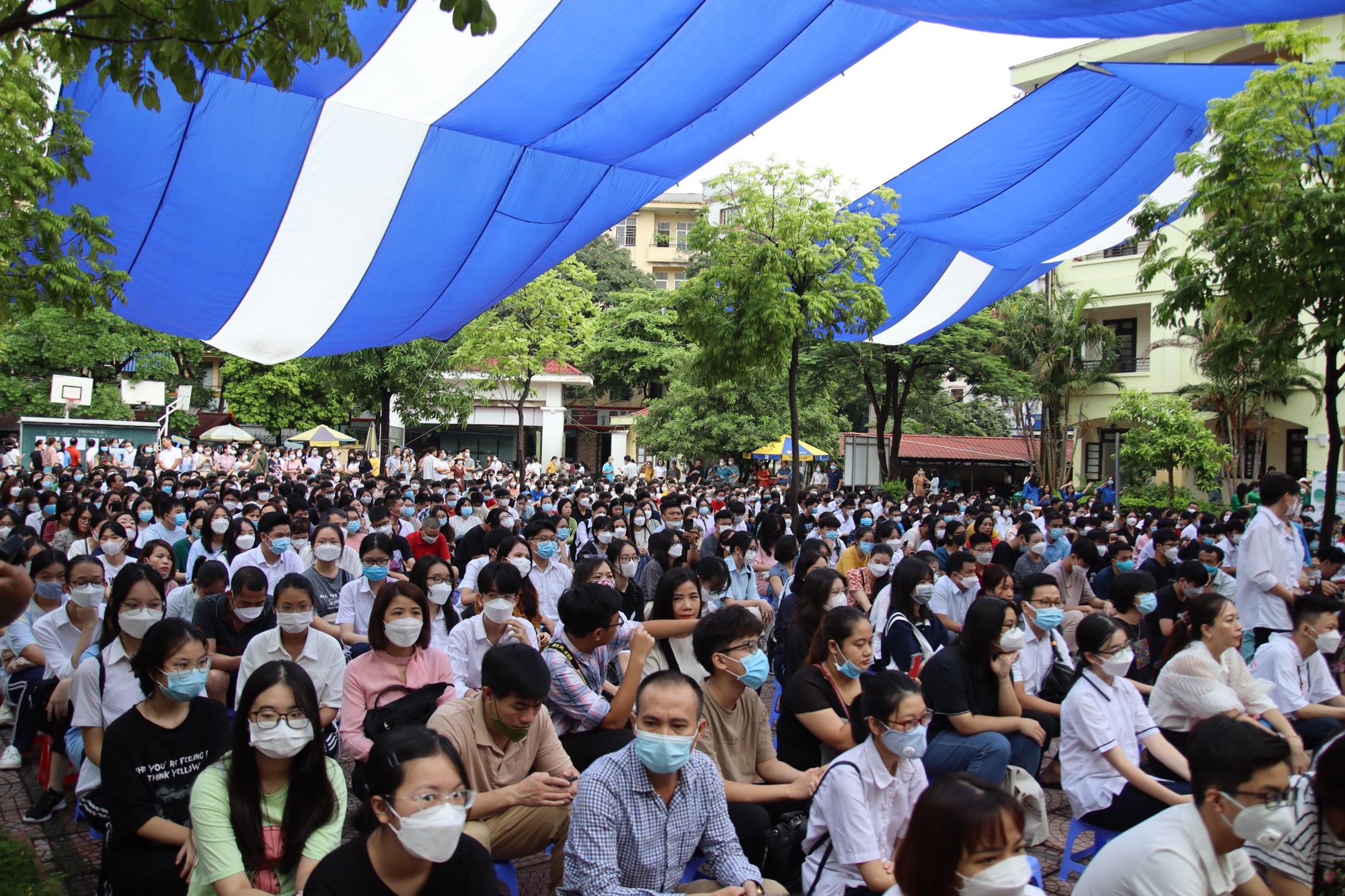 học sinh v&agrave; phụ huynh thpt cầu giấy