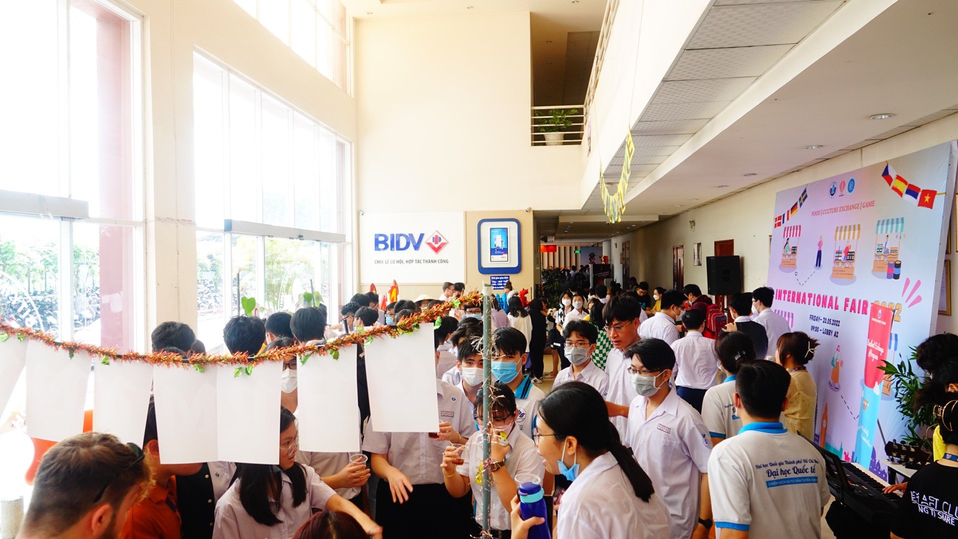 h&ocirc;i chợ sinh vi&ecirc;n tổ chức đại học quốc tế HCM