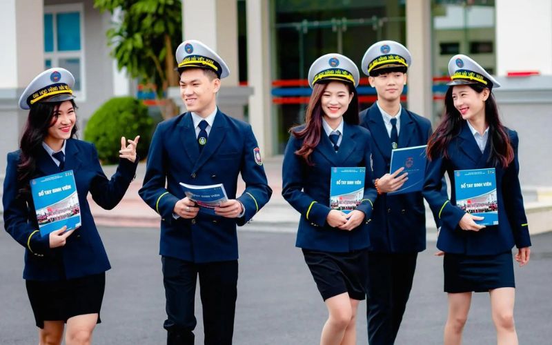 sinh vi&ecirc;n đại học H&agrave;ng Hải