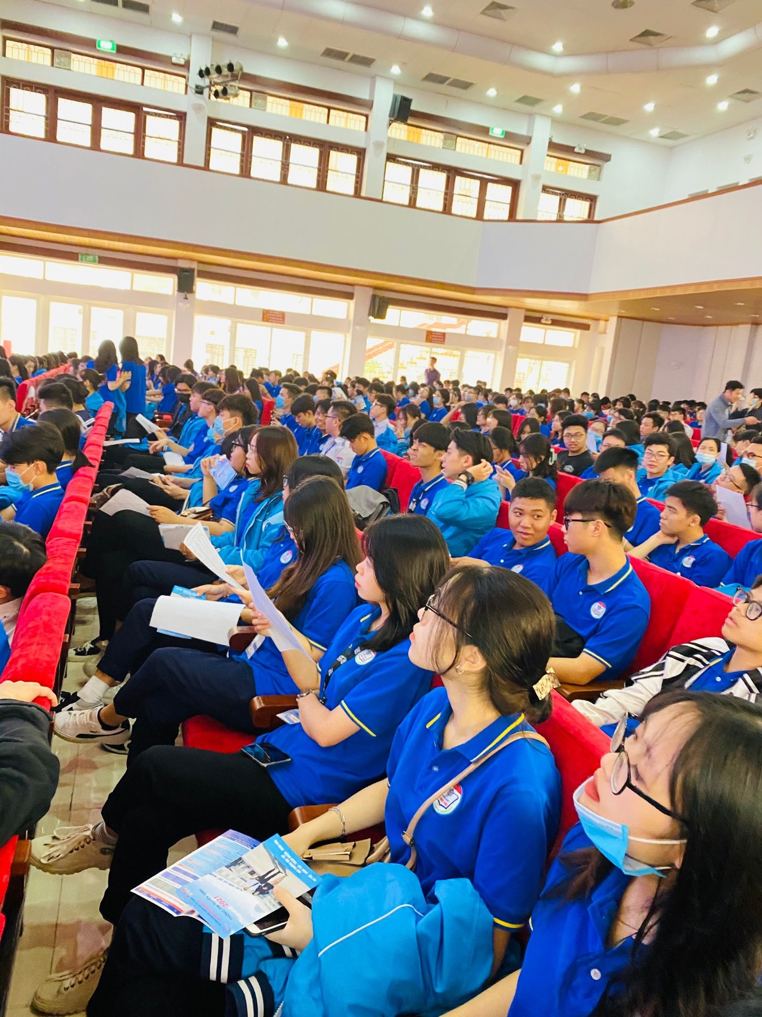 sinh vi&ecirc;n trường sinh hoạt