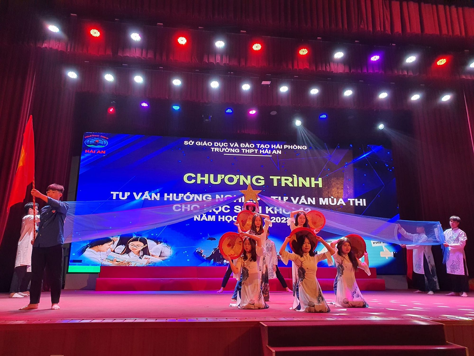 s&acirc;n khấu của sinh vi&ecirc;n