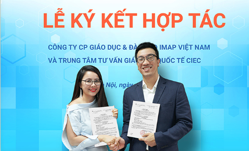 Chị Nguyễn Thị Hoa đại diện IMAP Việt Nam v&agrave; anh Phan B&igrave;nh đại diện CIEC k&yacute; hợp t&aacute;c v&agrave;o cuối th&aacute;ng 3.