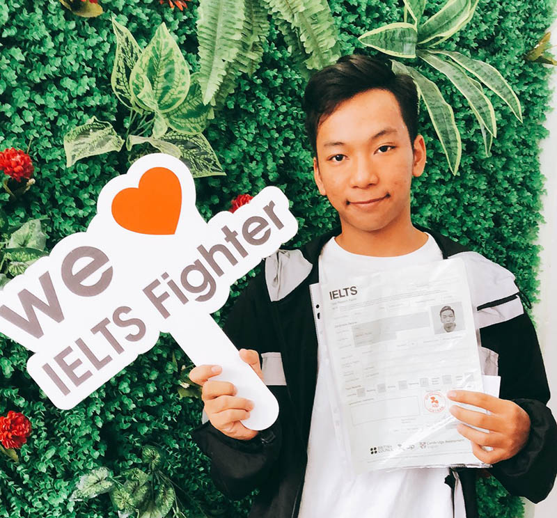 Sinh viên học IELTS 7