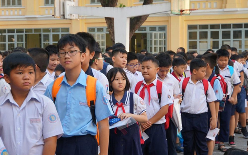 học sinh dự tuyển v&agrave;o trường