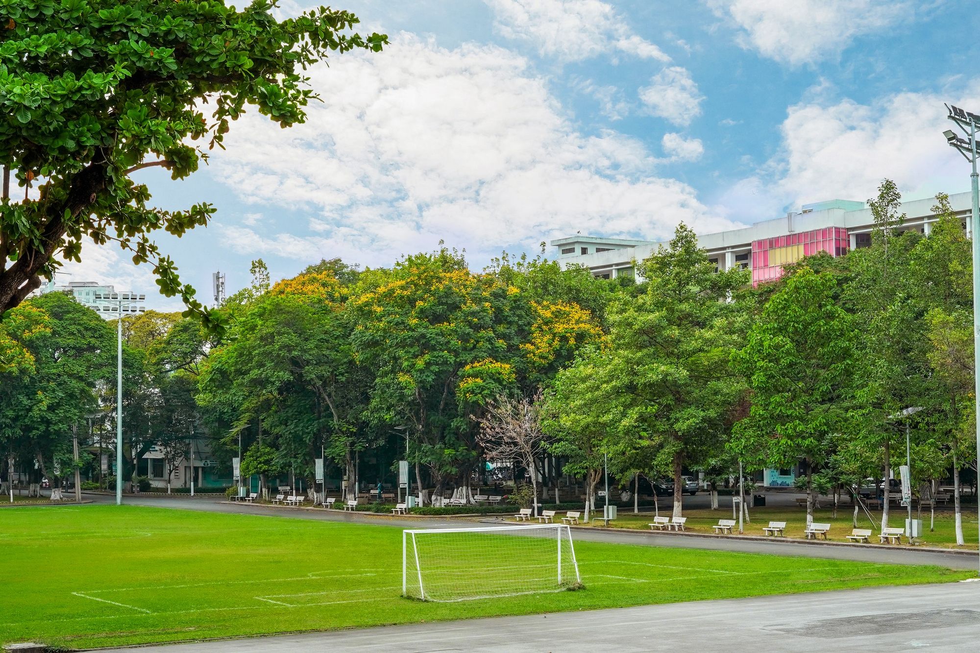 cơ sở vật chất trường đại học b&aacute;ch khoa HCM