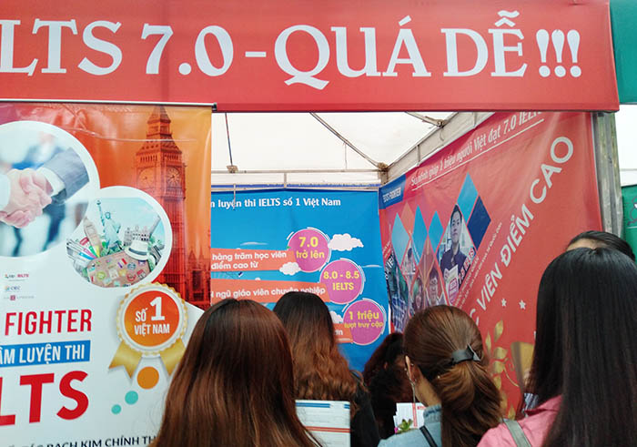 Tư vấn ngày hội việc làm tại KTQD - IELTS Fighter 1