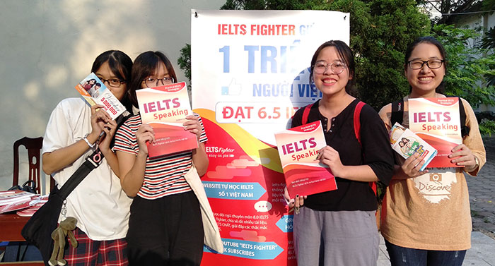 IELTS Fighter tài trợ vàng đón tân sinh viên Học viện Báo chí tuyên truyền 12