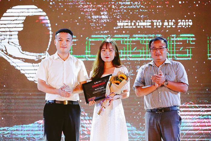Ms.Quỳnh phát biểu tại đêm hội Welcome to AJC 2019 - Logging In