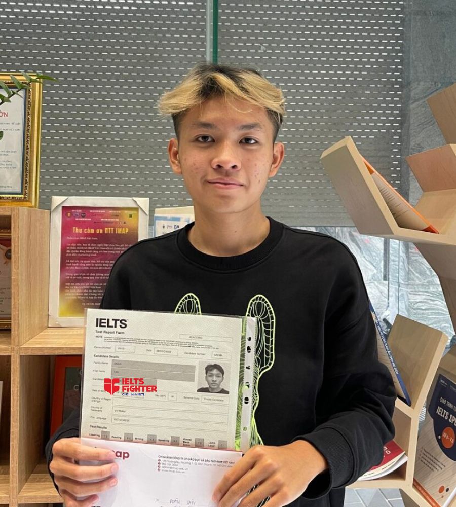 Đo&agrave;n T&acirc;n ho&agrave;n th&agrave;nh mục ti&ecirc;u 7.0 IELTS của m&igrave;nh