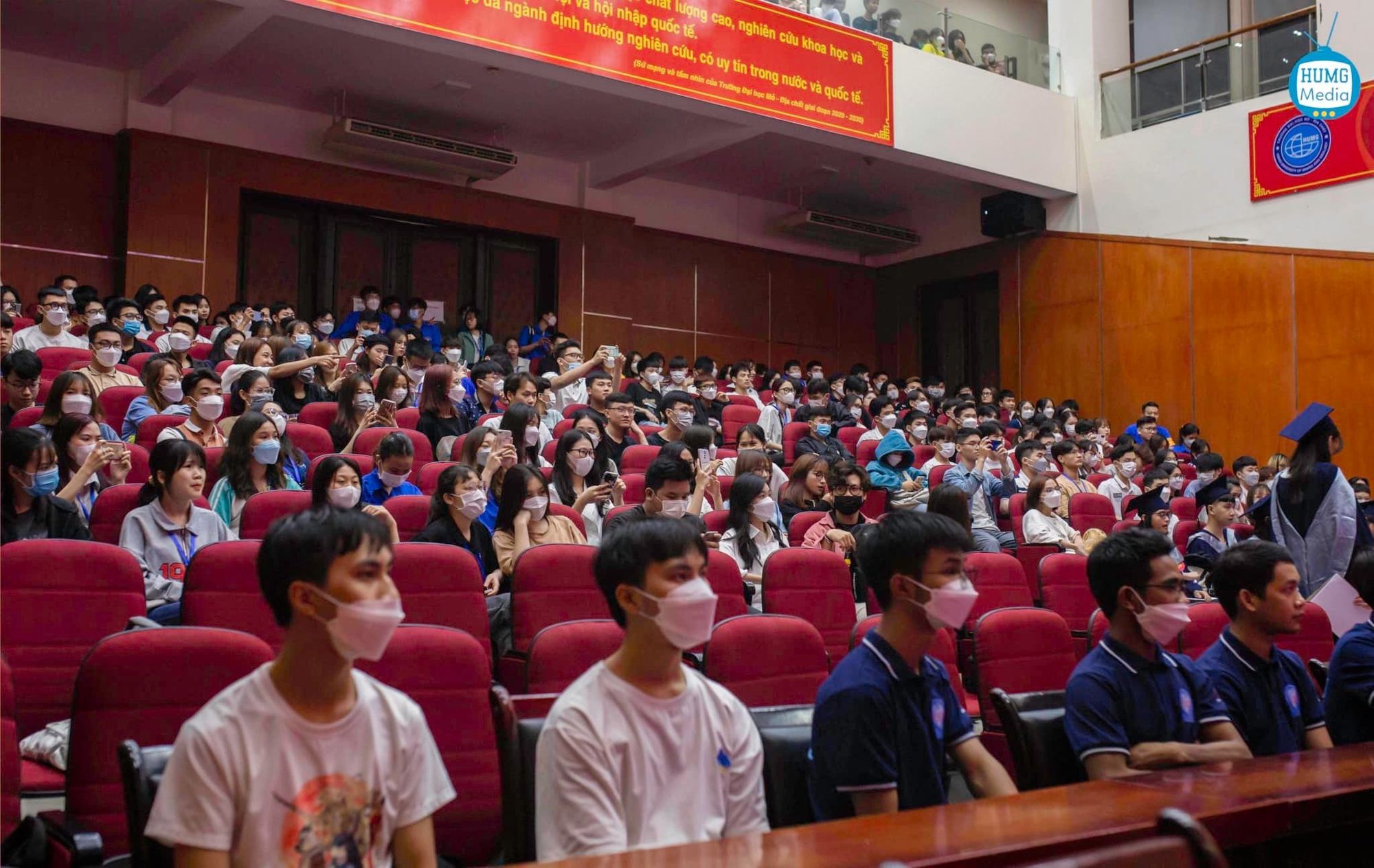 t&acirc;n sinh vi&ecirc;n đại học Mỏ - Địa chất