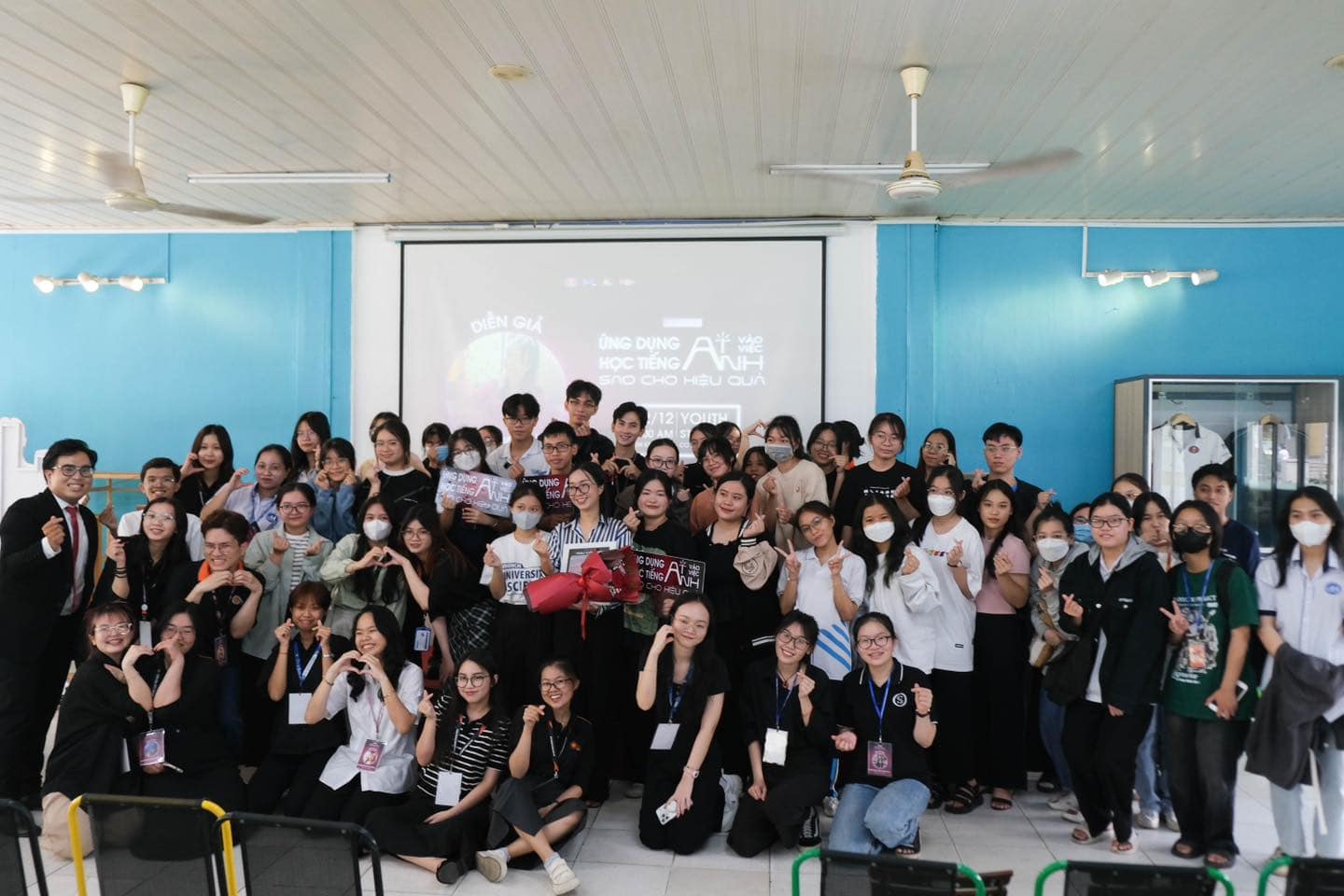 Buổi Workshop "Ứng dụng AI v&agrave;o học tiếng Anh hiệu quả" c&oacute; sự tham gia đ&ocirc;ng đảo của c&aacute;c bạn sinh vi&ecirc;n