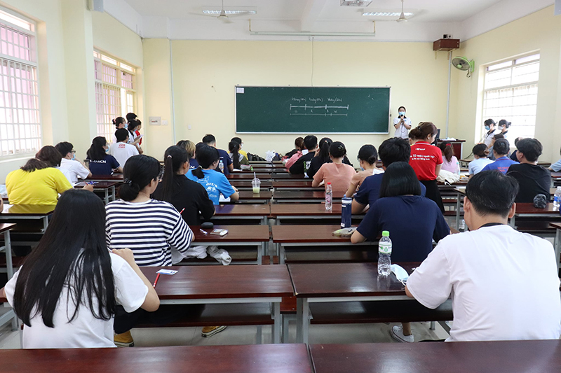 Hơn 150 sinh viên Đại học Khoa học xã hội và nhân văn tham gia kì thi thử IELTS