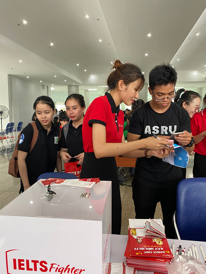 IELTS Fighter đồng hành cùng ngày hội Ánh Cầu Vồng