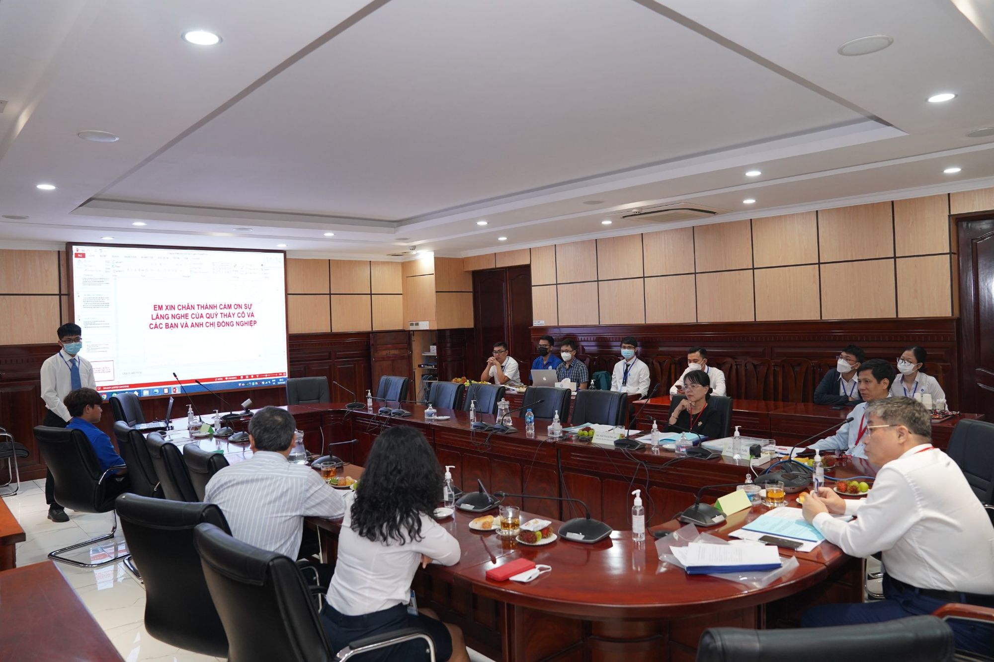 thầy c&ocirc; truờng UMP