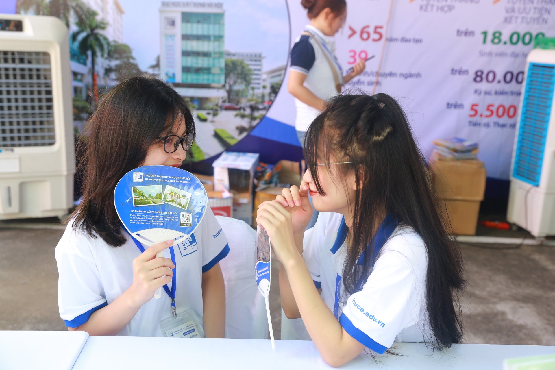 đồng phục đại học x&acirc;y dựng