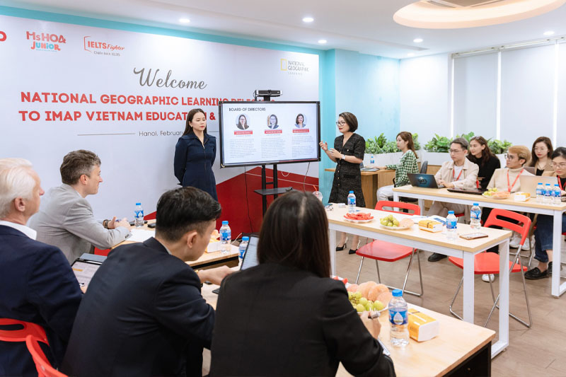 IELTS Fighter hợp t&aacute;c NXB Mỹ National Geographic Learning - 3