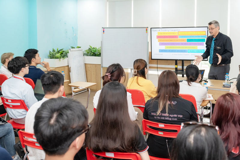 IELTS Fighter hợp t&aacute;c NXB Mỹ National Geographic Learning - 7