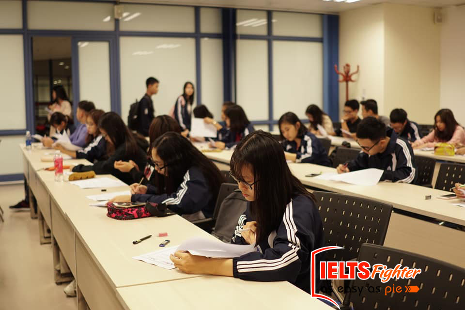 Thi thử IELTS tại trường ĐHKTQD