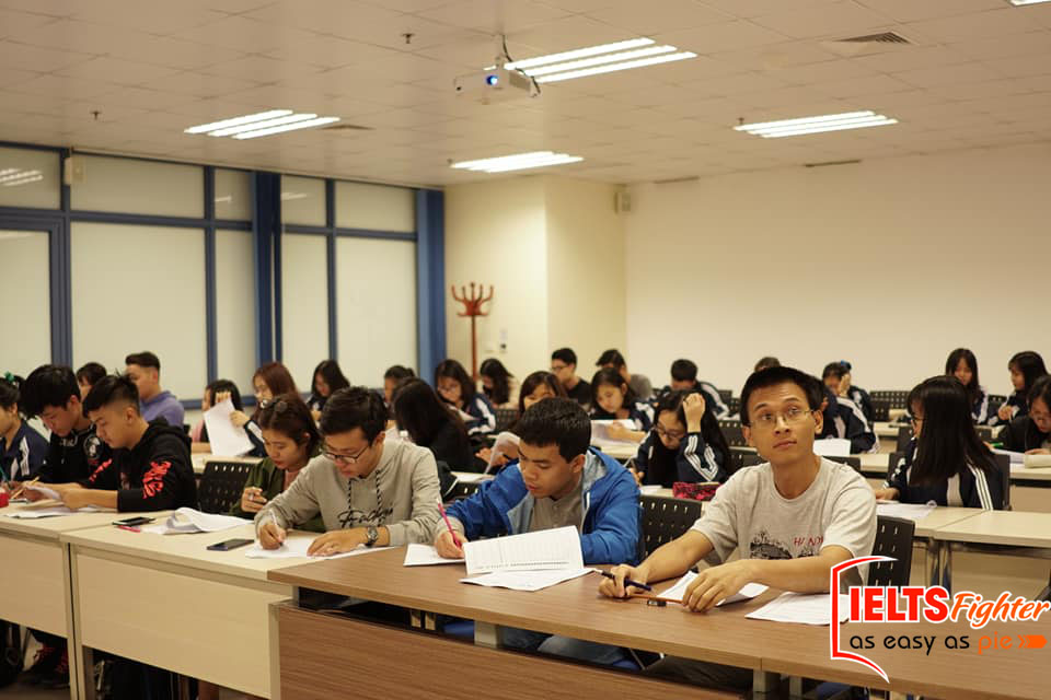 Thi thử IELTS tại trường ĐHKTQD
