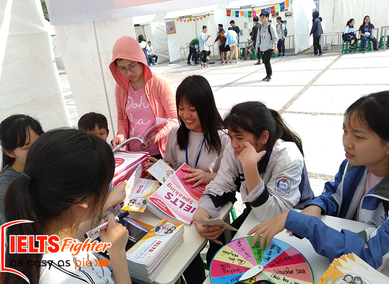 IELTS Fighter đồng hành tài trợ hội chợ khoa học Scienceverse - THPT Nguyễn Gia Thiều 11