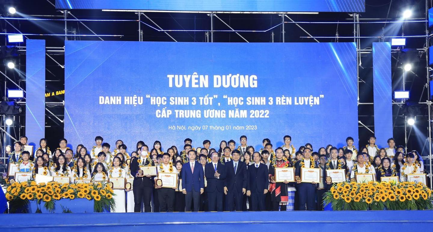 Lễ tuy&ecirc;n dương học sinh 3 tốt