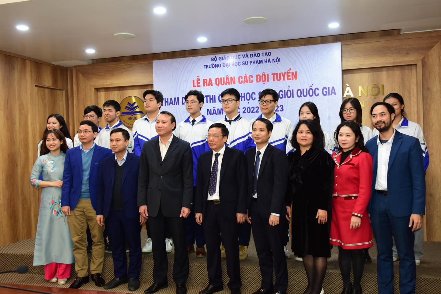 Thầy v&agrave; tr&ograve; chuy&ecirc;n sư phạm