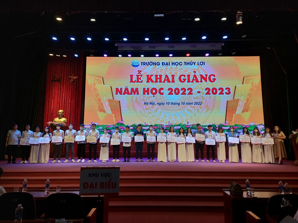 lễ khai giảng TLU