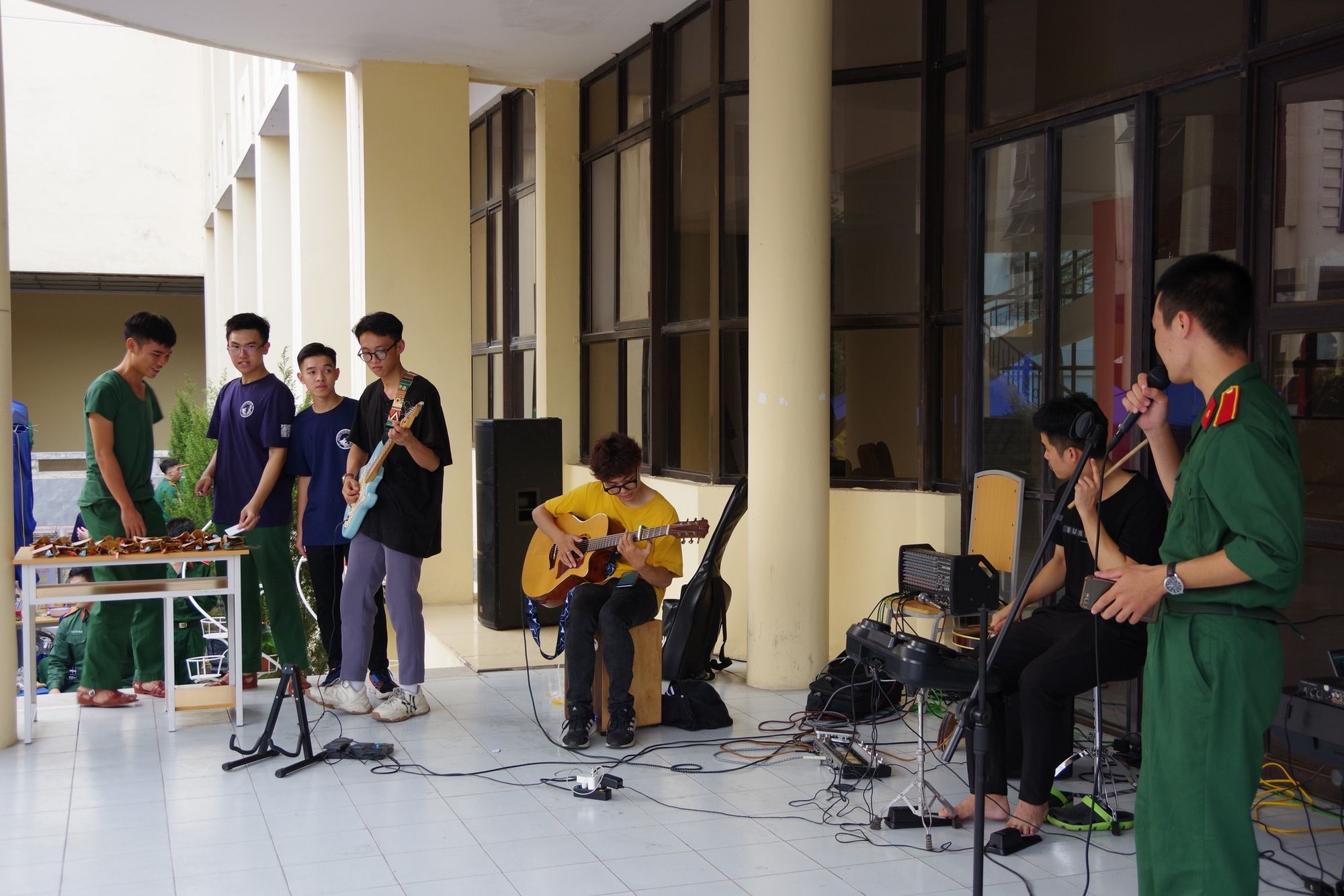 sinh vi&ecirc;n Học viện KTQS